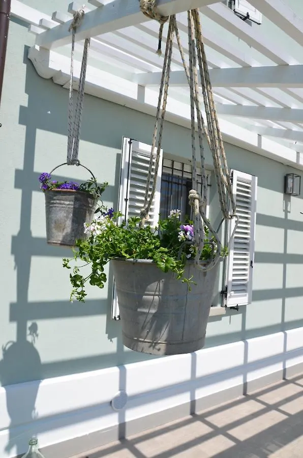 B&B Le Col-Vert Lido di Dante 0*,  Italia